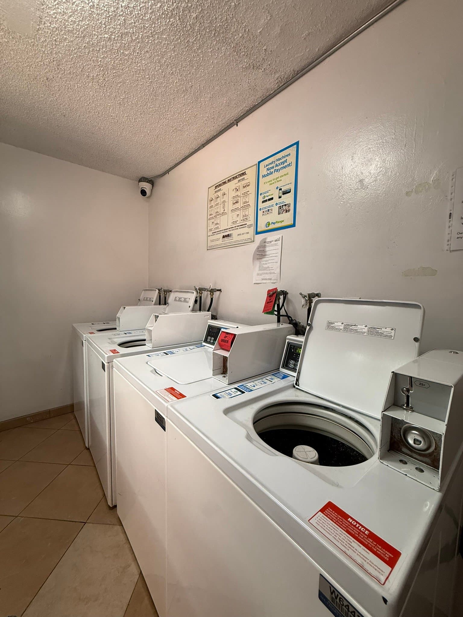 Paramount Apartment: 14026 Paramount Blvd