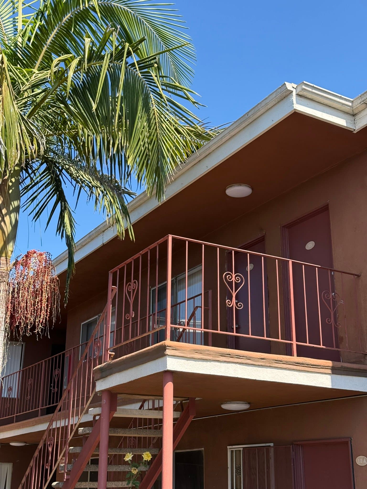 Paramount Apartment: 14026 Paramount Blvd