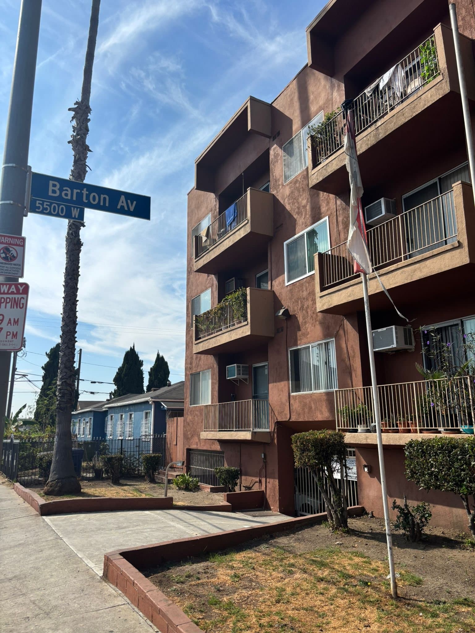 Los Angeles Apartment: 915 N Wilton Place
