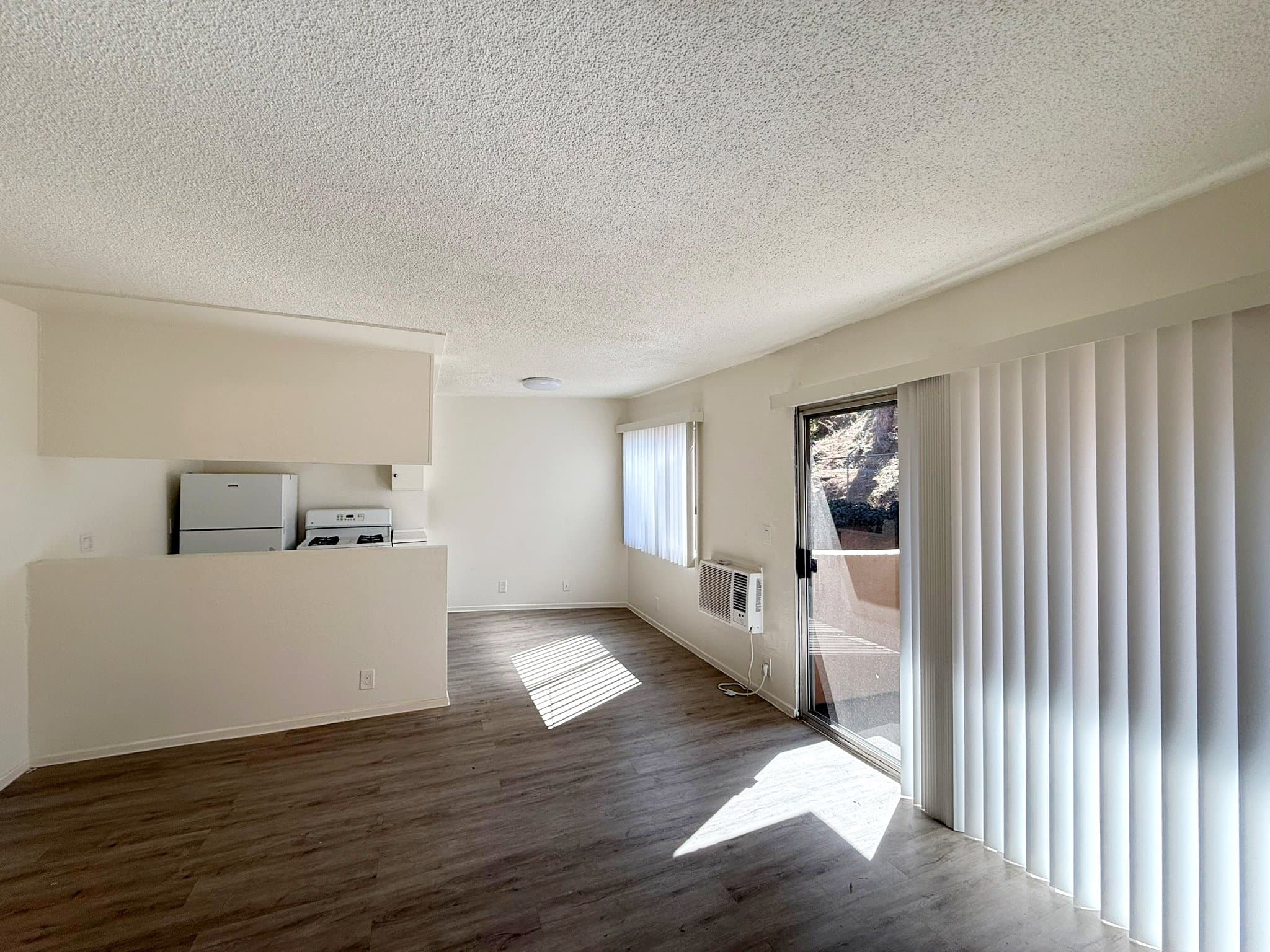 Los Angeles Apartment: 4688 S Huntington Dr