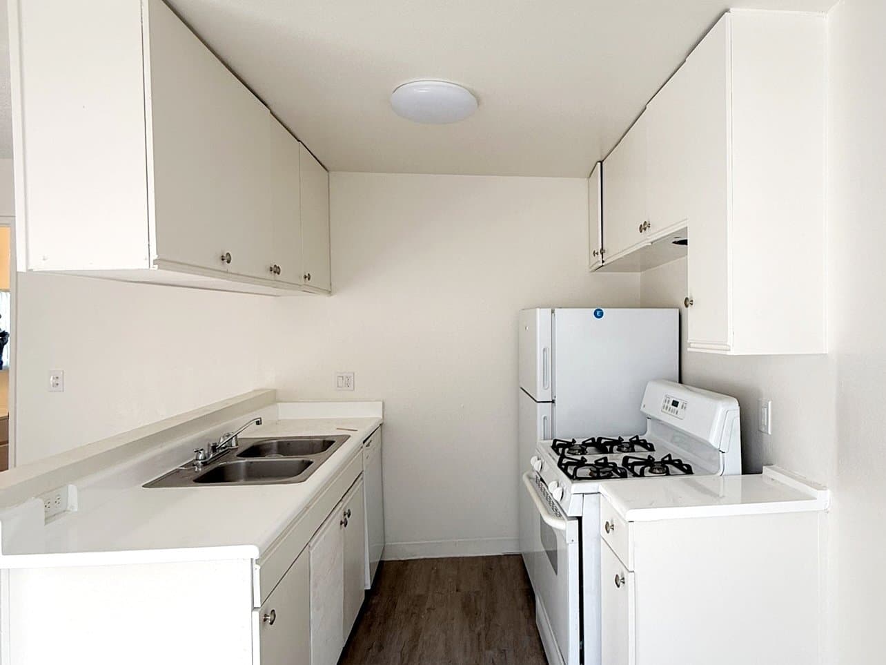 Los Angeles Apartment: 4688 S Huntington Dr