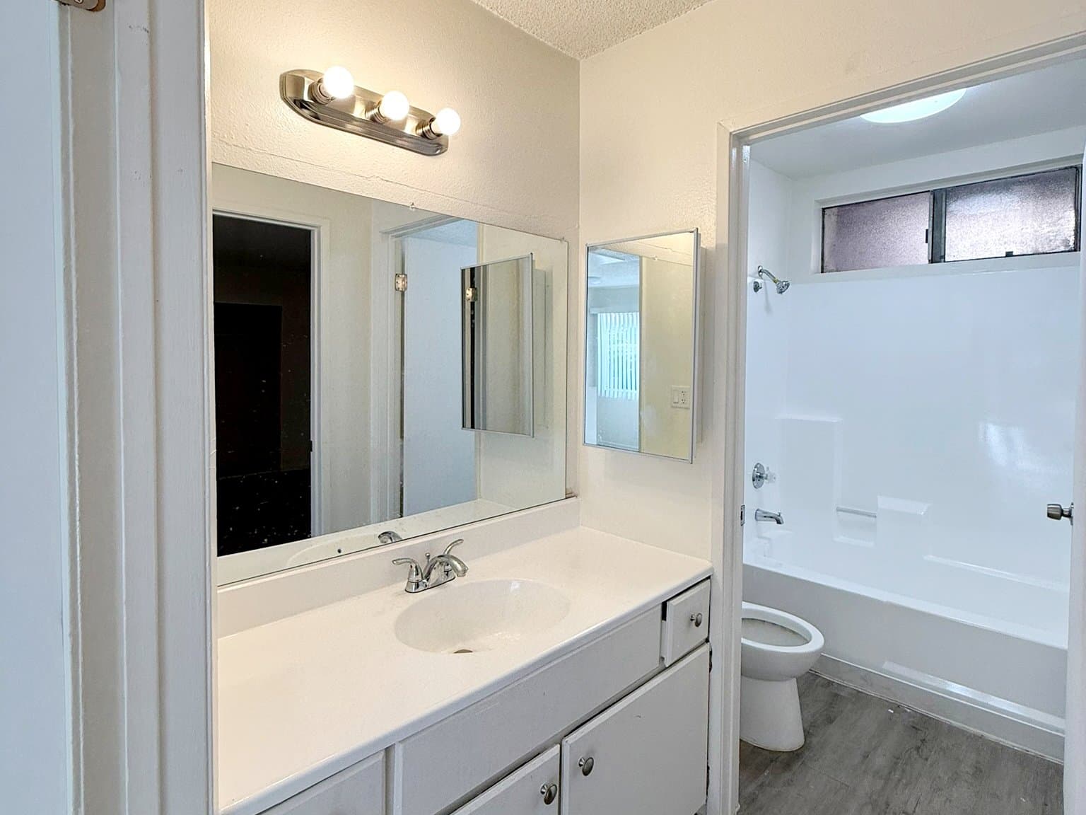 Los Angeles Apartment: 4688 S Huntington Dr