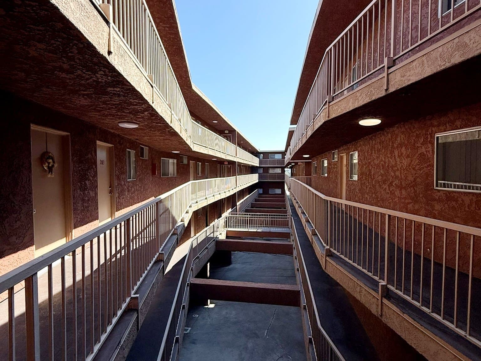 Los Angeles Apartment: 4688 S Huntington Dr