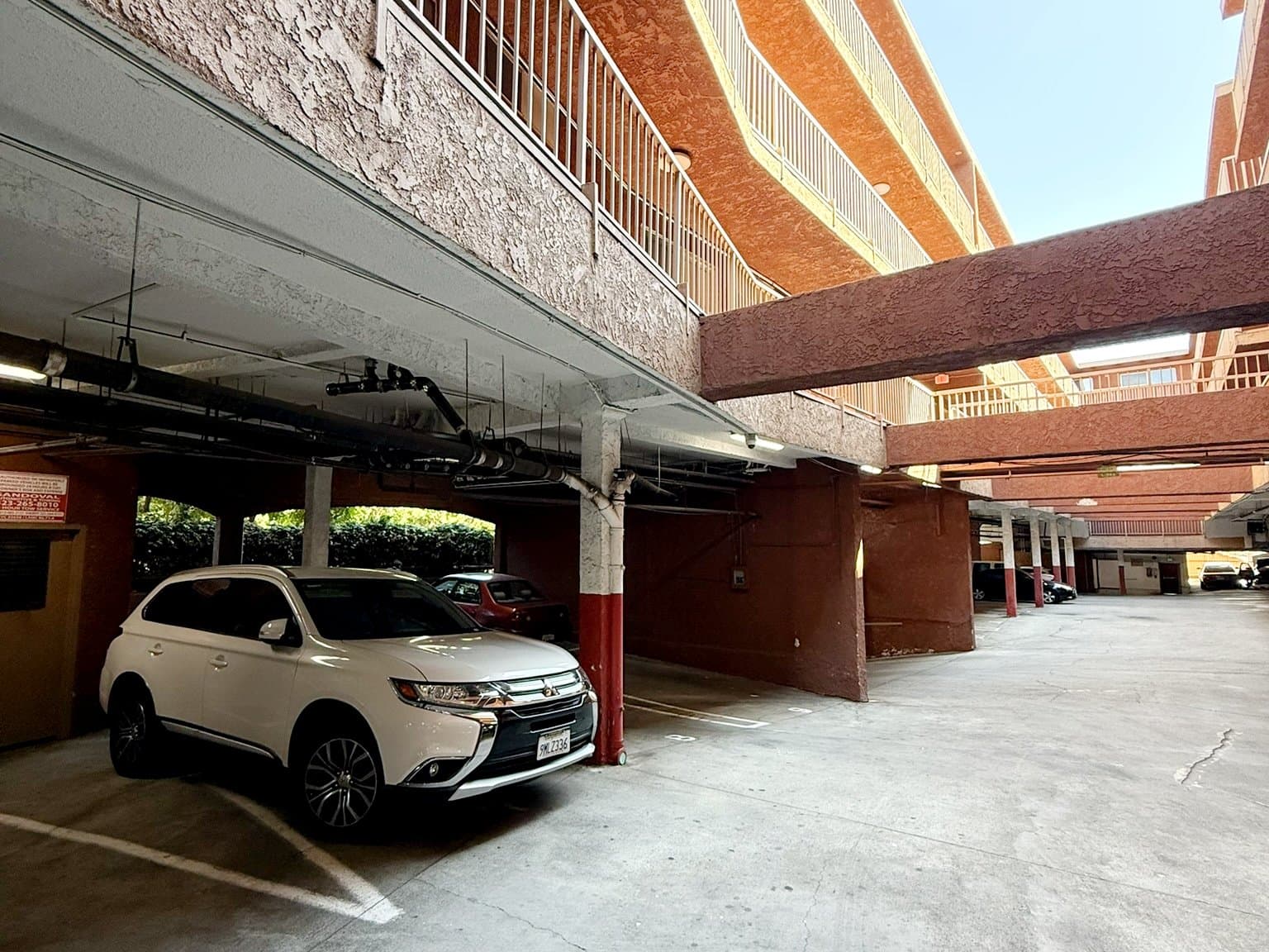 Los Angeles Apartment: 4688 S Huntington Dr