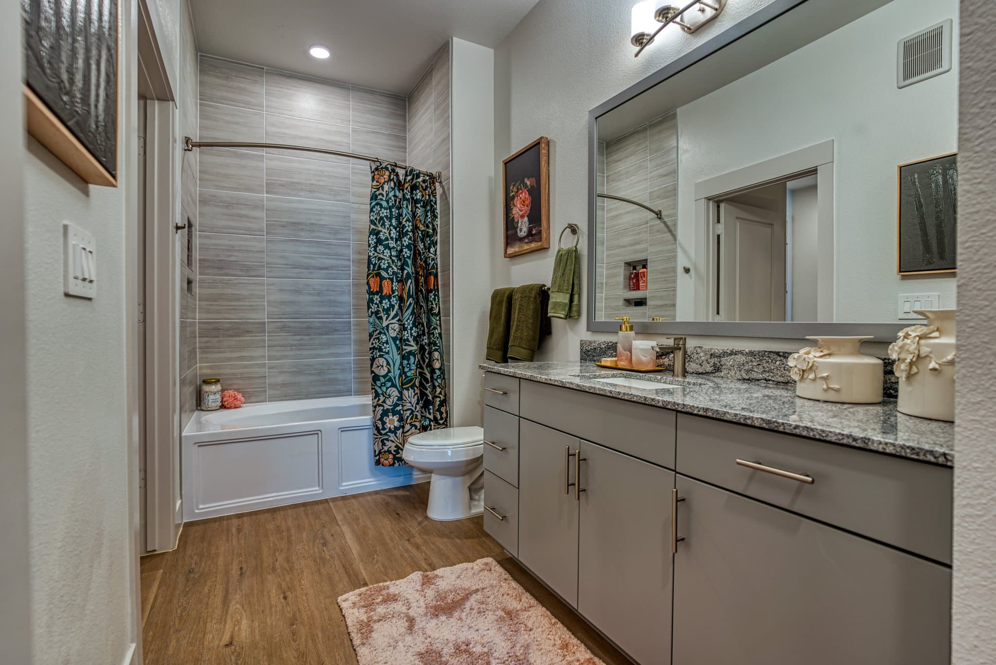 Dallas Apartment: 5088 Ross Ave