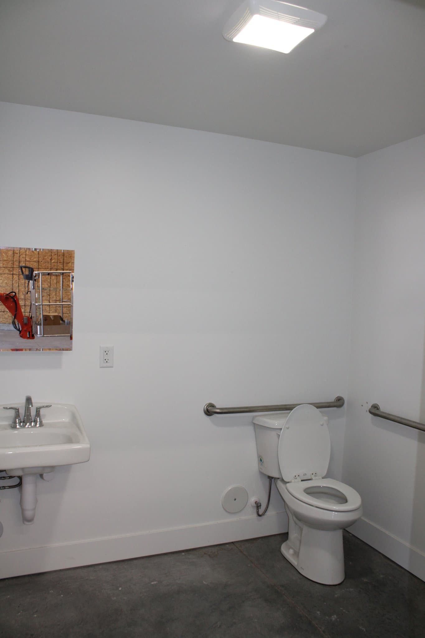 Blackfoot House: 57 W 465 N