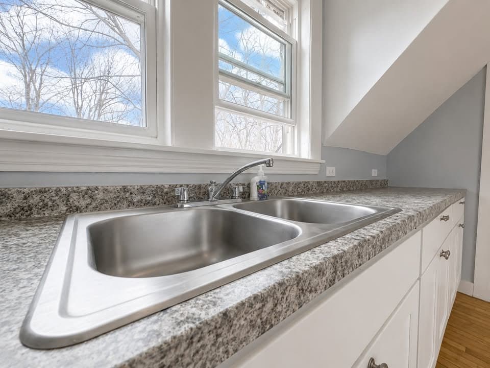Auburn Townhome: 88 Western Ave