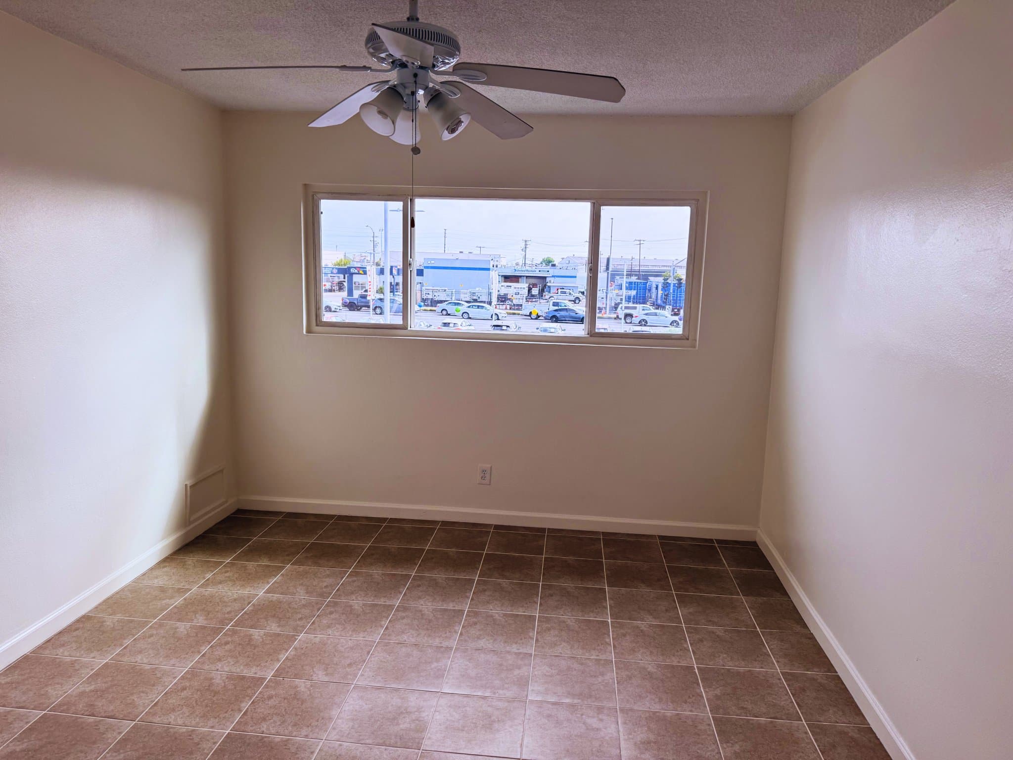 Downey Condo: 11118 Newville Ave