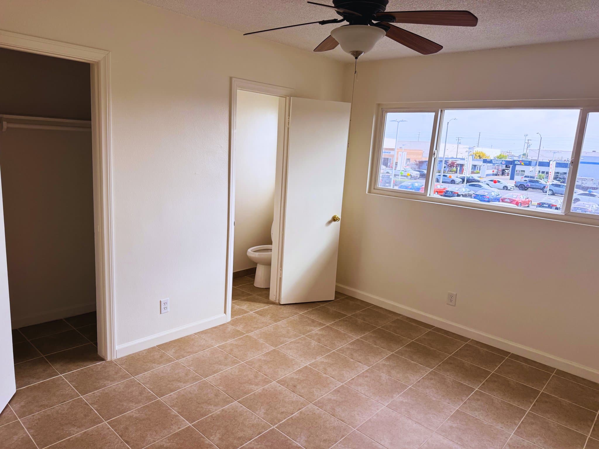 Downey Condo: 11118 Newville Ave