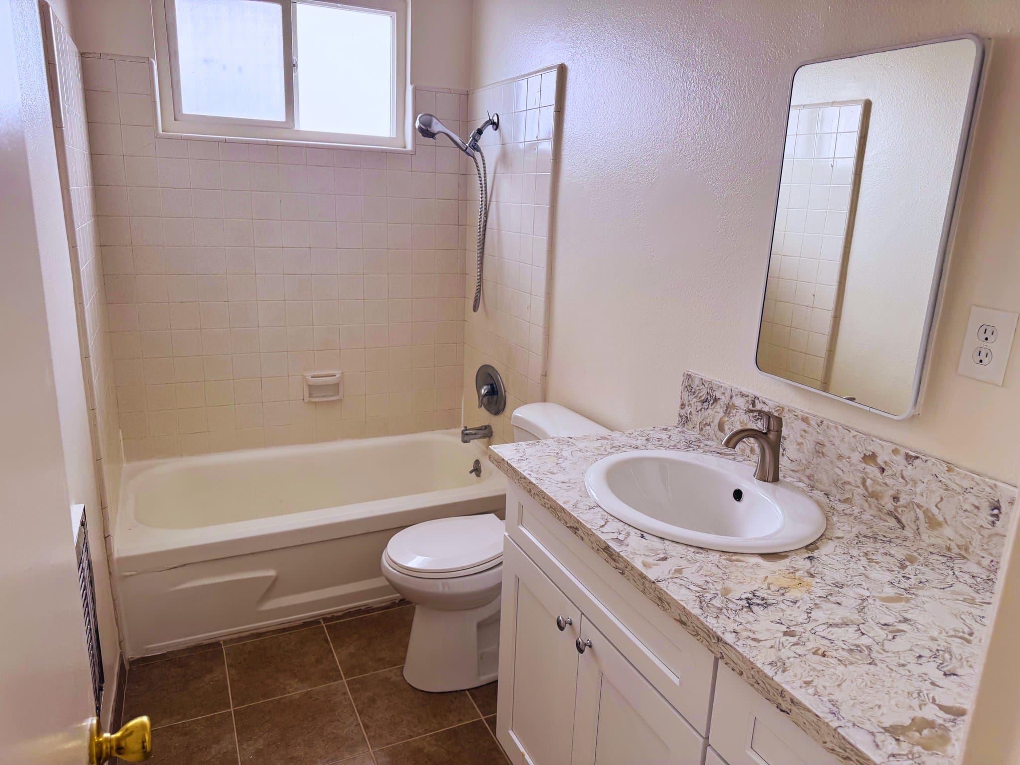 Downey Condo: 11118 Newville Ave