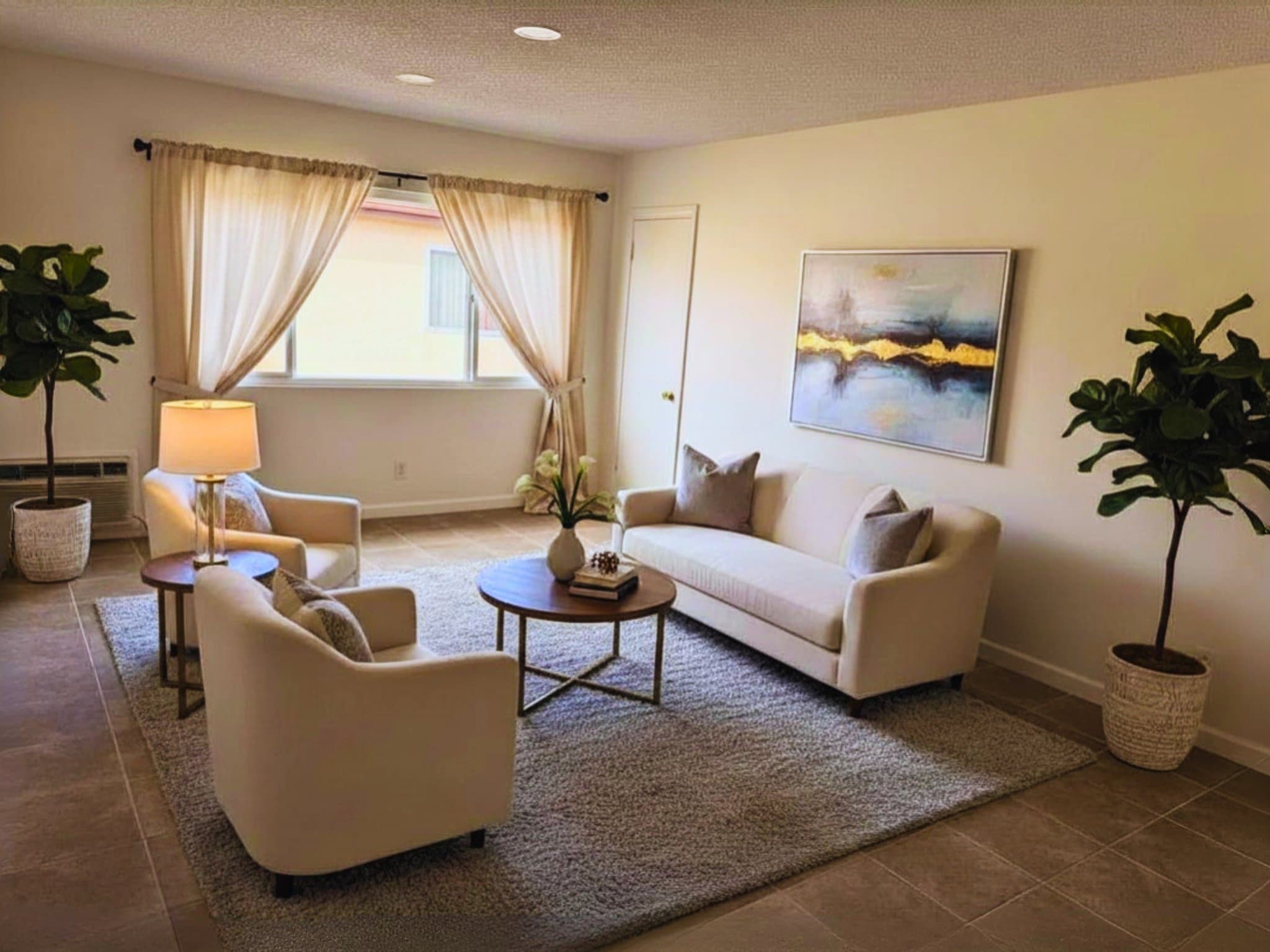 Downey Condo: 11118 Newville Ave