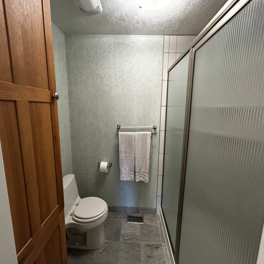 Green River House: 160 Sioux Cir