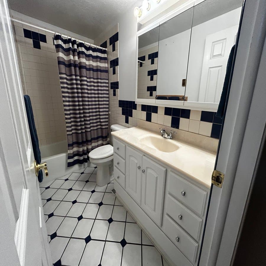 Green River House: 160 Sioux Cir