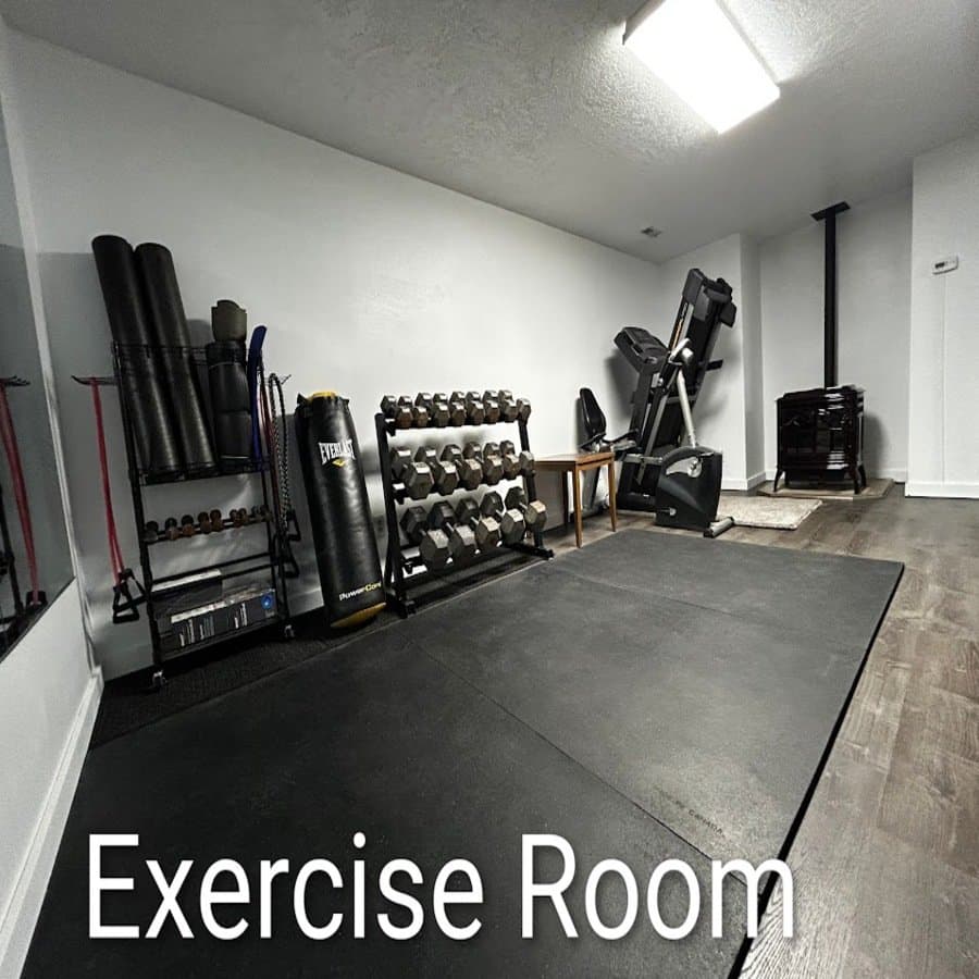 Green River House: 160 Sioux Cir