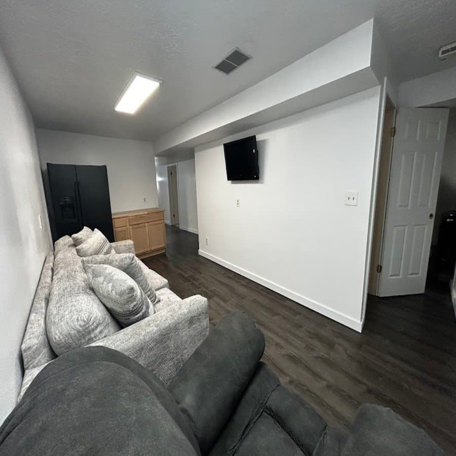 Green River House: 160 Sioux Cir