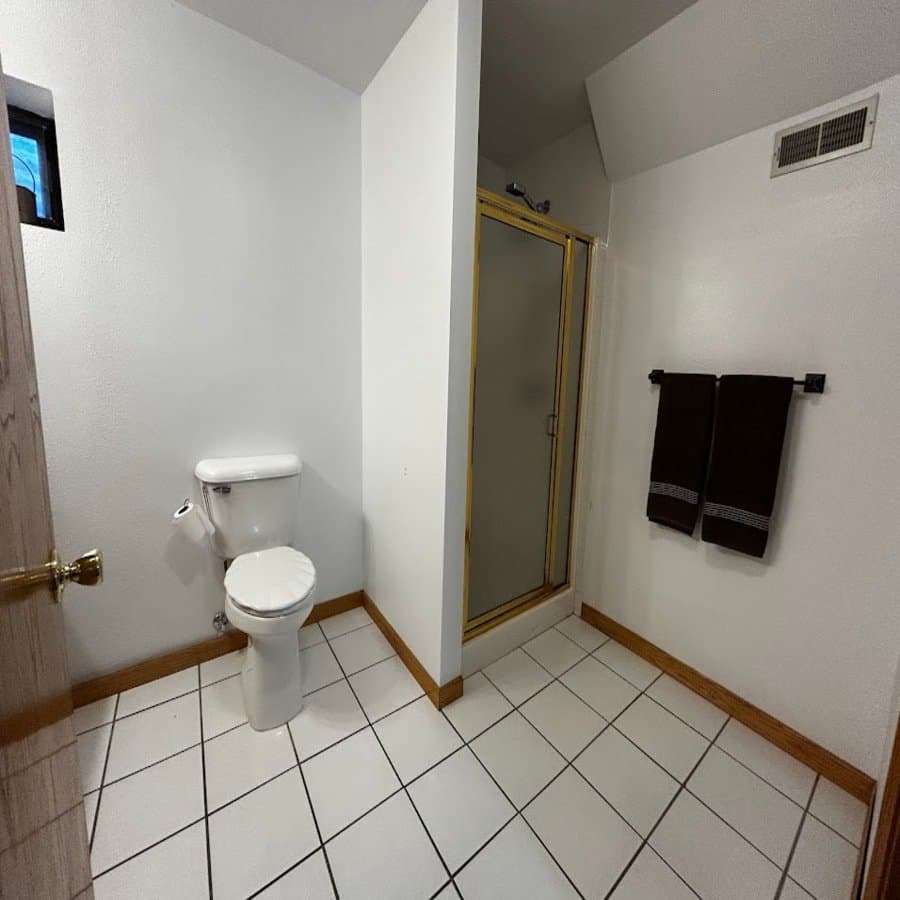 Green River House: 160 Sioux Cir