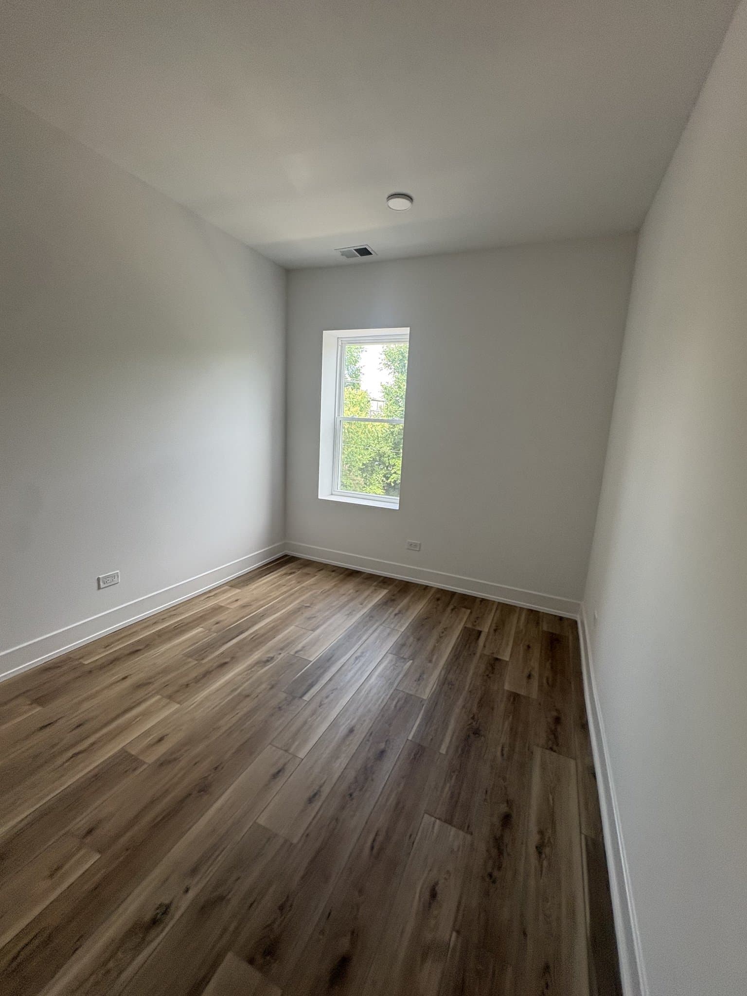 Chicago Apartment: 239 w 74th St