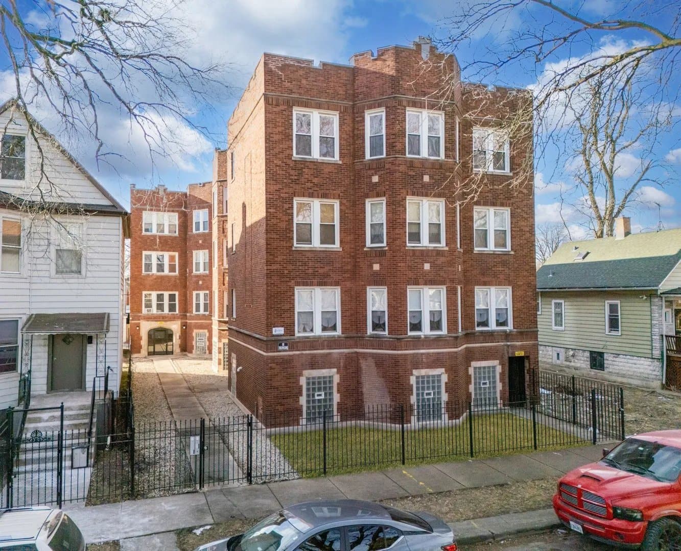 Chicago Apartment: 7626 S Drexel Ave