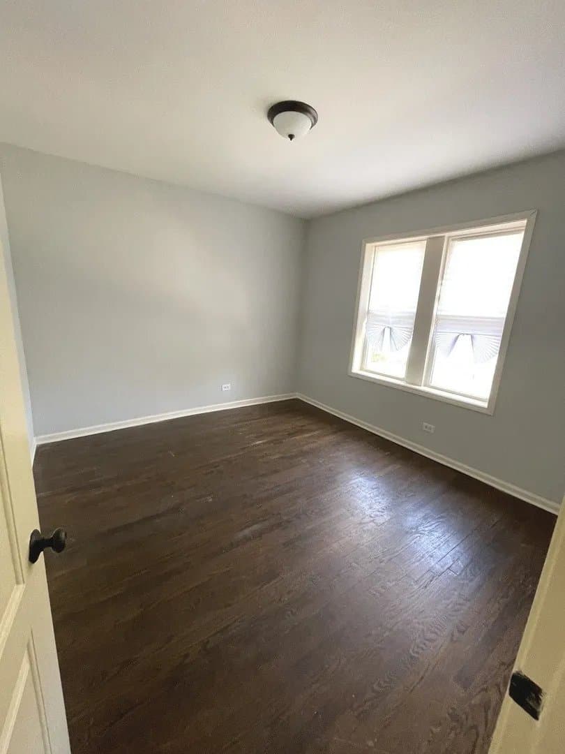 Chicago Apartment: 7626 S Drexel Ave