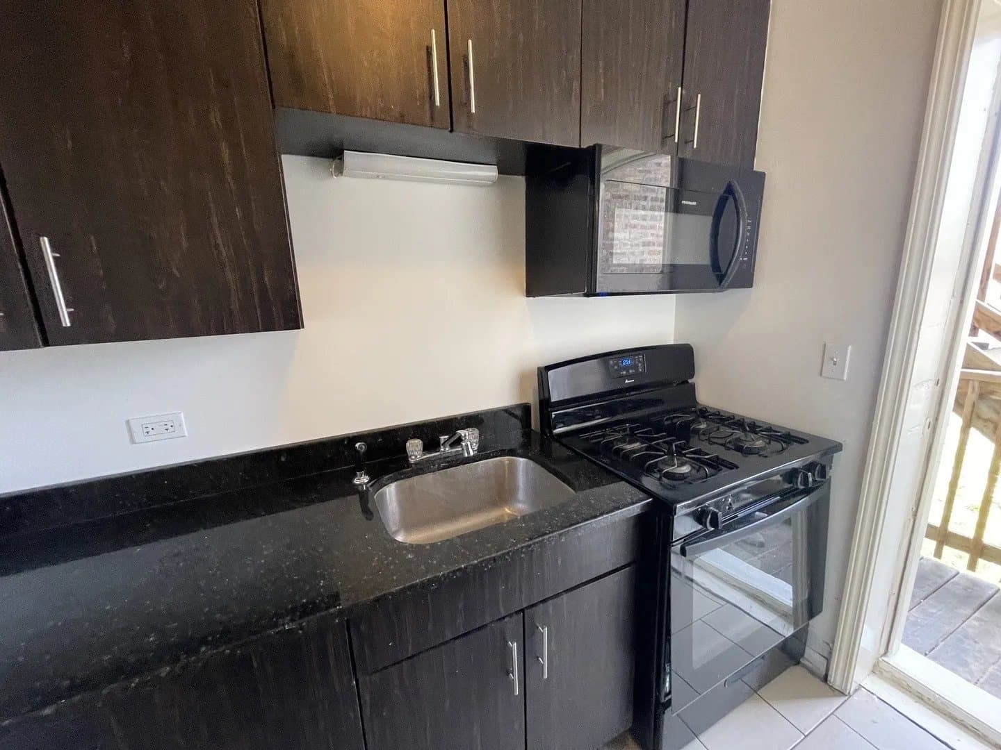 Chicago Apartment: 7626 S Drexel Ave