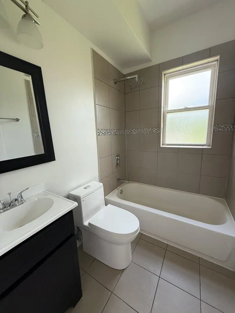 Chicago Apartment: 7626 S Drexel Ave