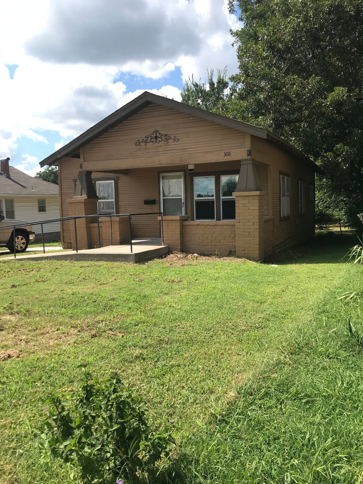 Shawnee House: 308 N MCKINLEY AVE