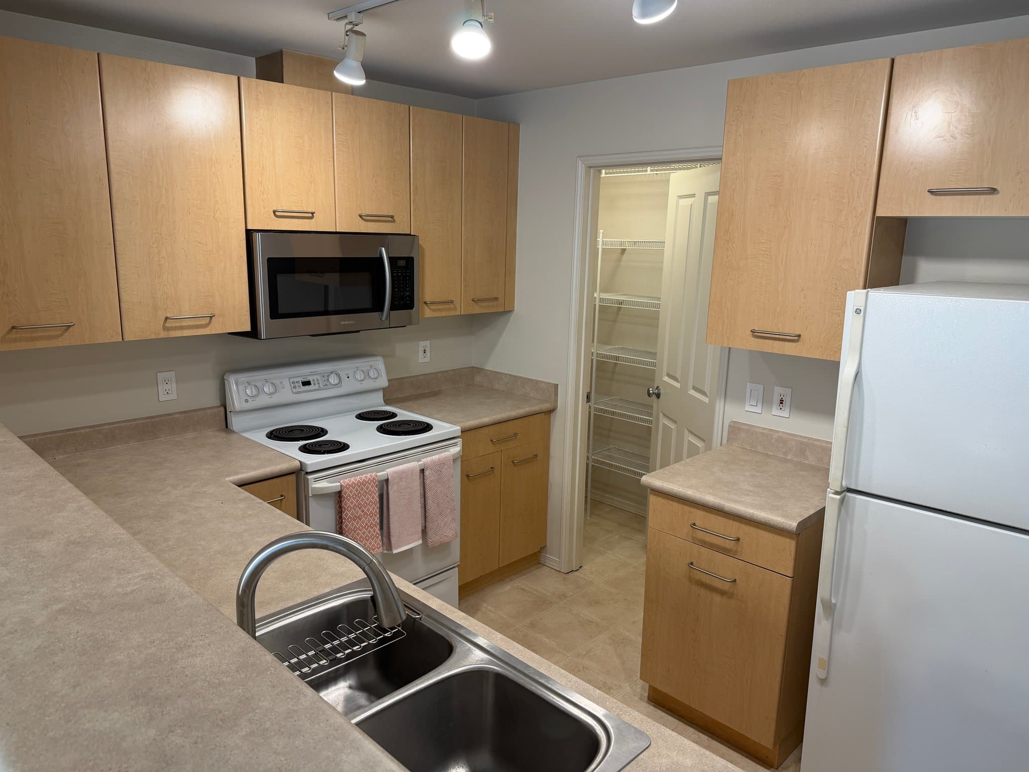 Sammamish Condo: 710 240th Way SE