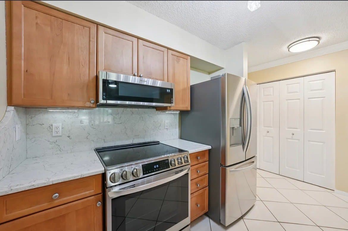 Clearwater Condo: 2400 Feather Sound Dr