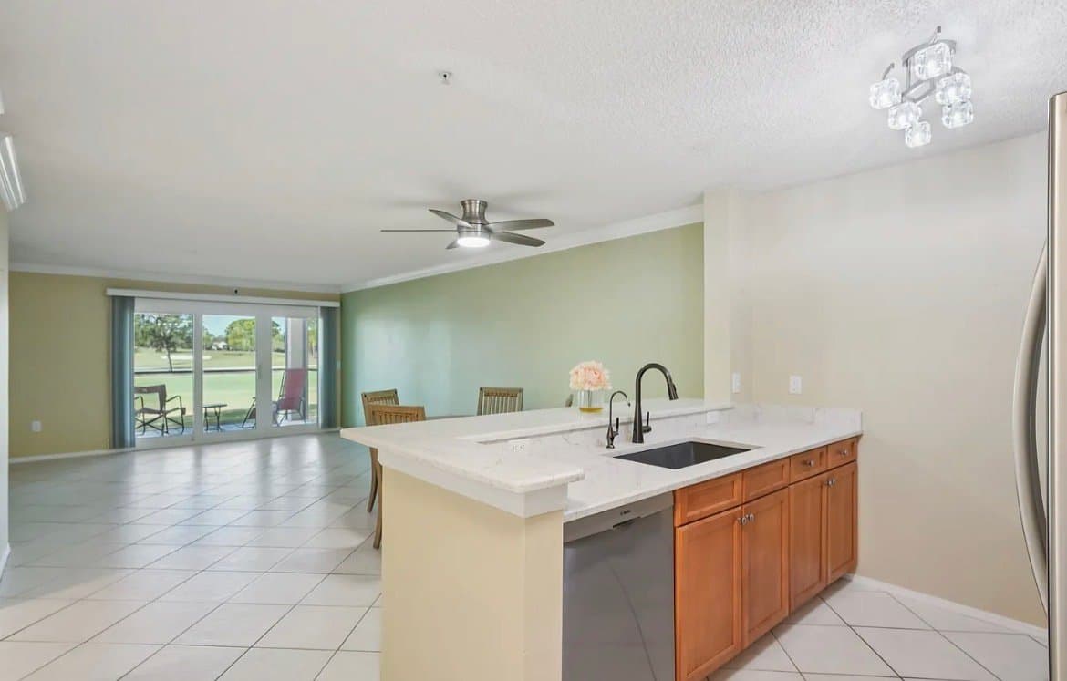 Clearwater Condo: 2400 Feather Sound Dr