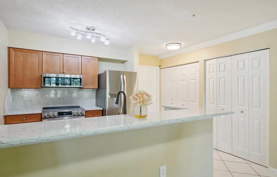 Clearwater Condo: 2400 Feather Sound Dr