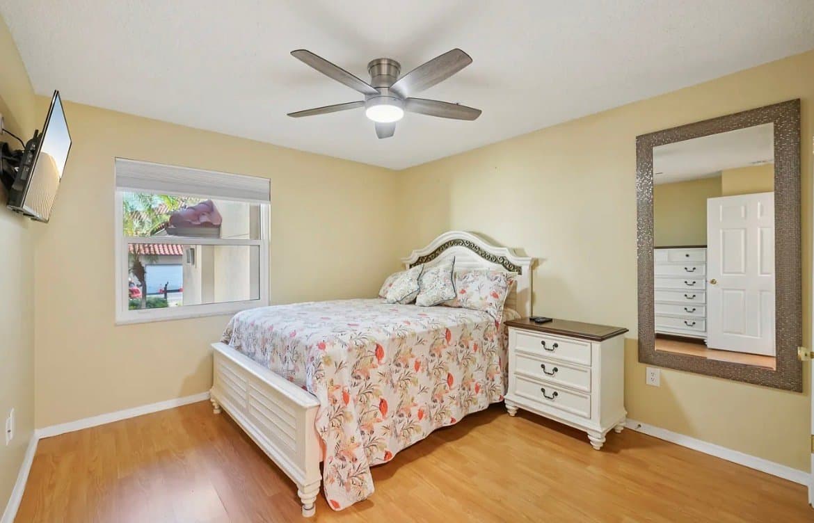 Clearwater Condo: 2400 Feather Sound Dr