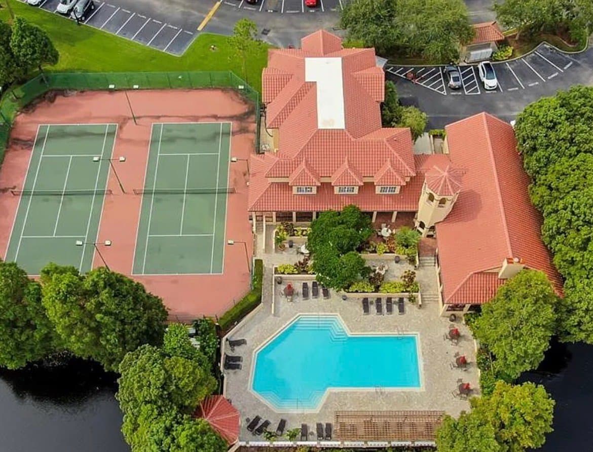 Clearwater Condo: 2400 Feather Sound Dr