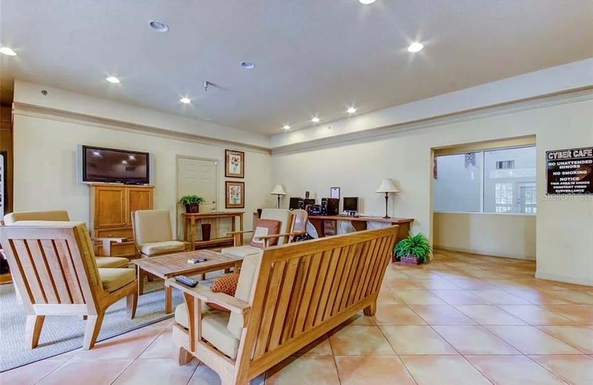 Clearwater Condo: 2400 Feather Sound Dr