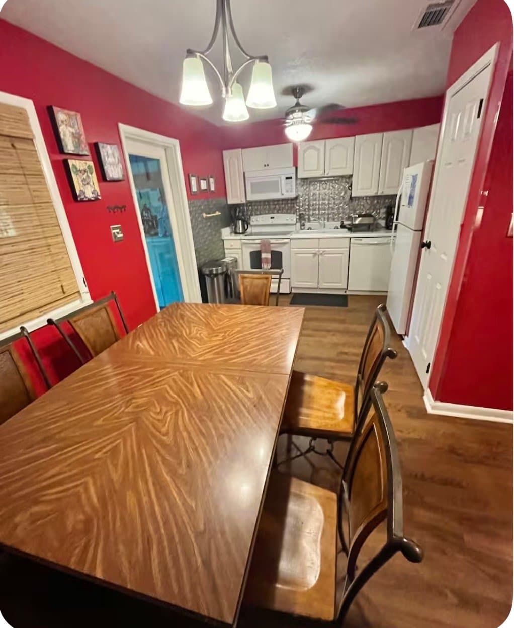 Athens House: 836 College Ave