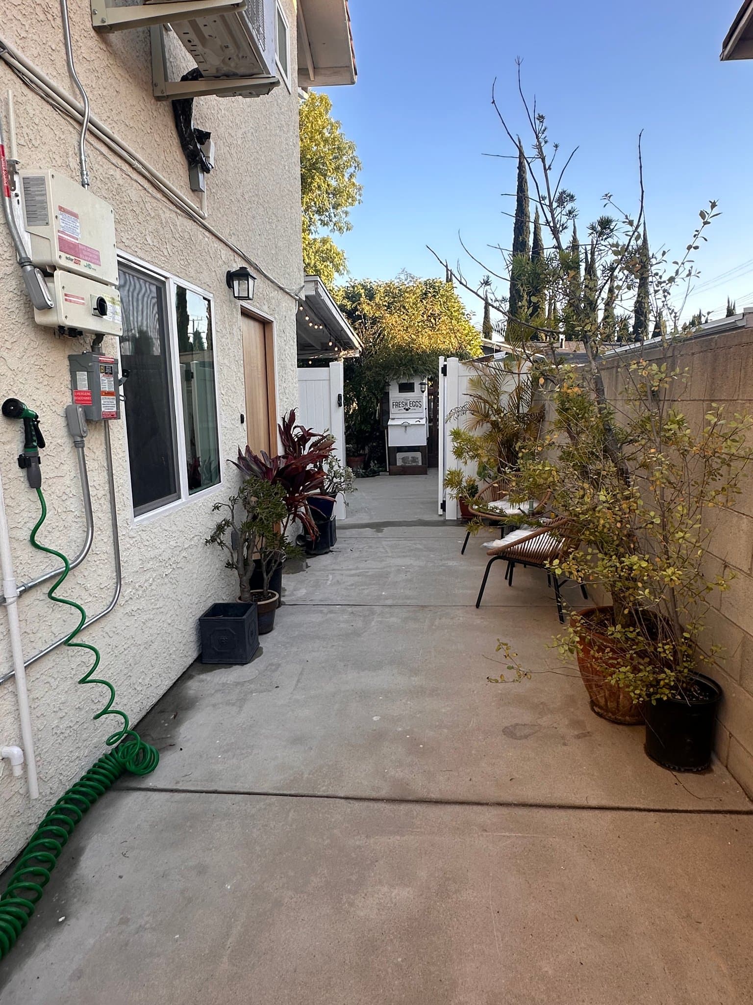 Canoga Park House: 21054 Runnymede St
