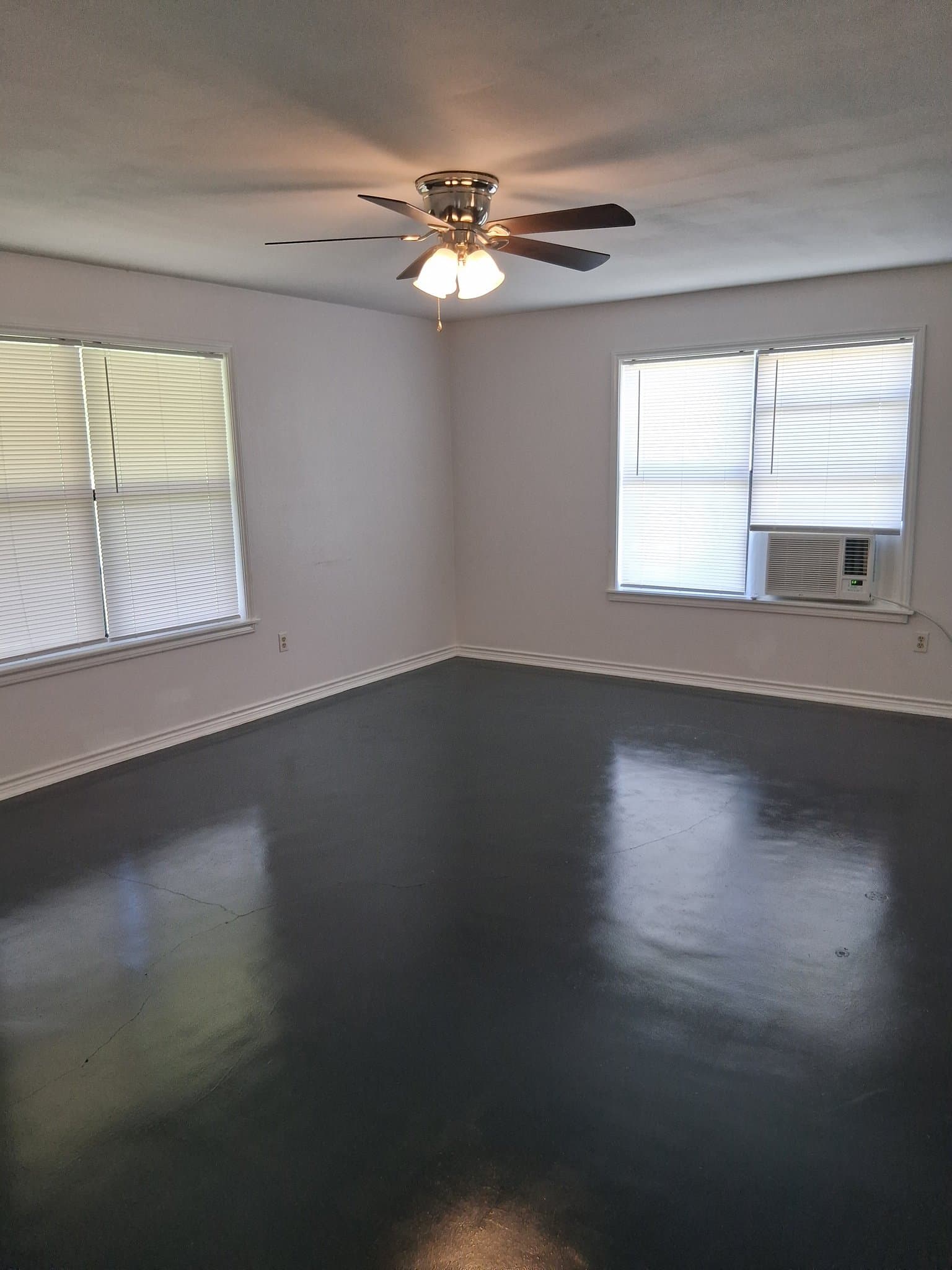 New Ulm House: 1045 Buck Road