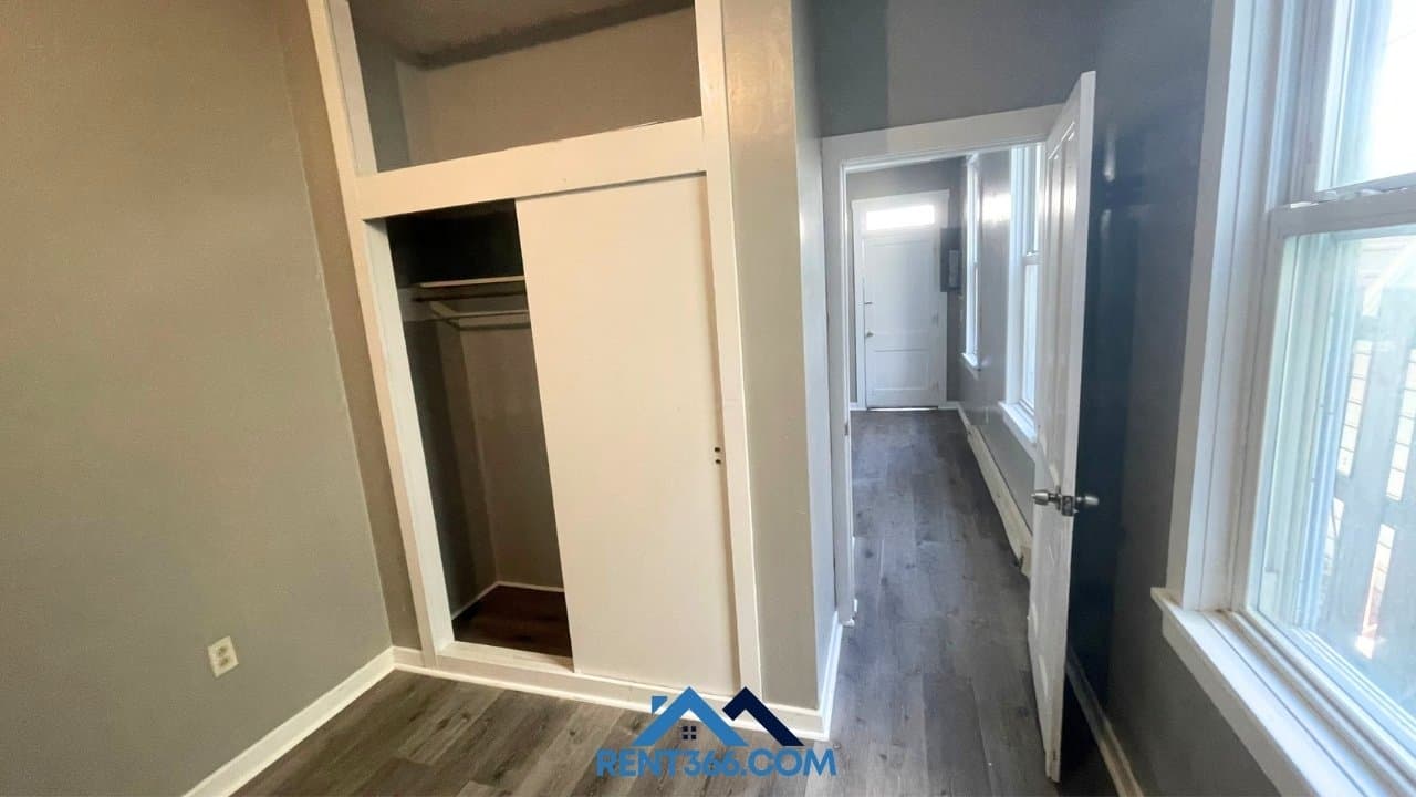 Ashland Apartment: 929 Centre St