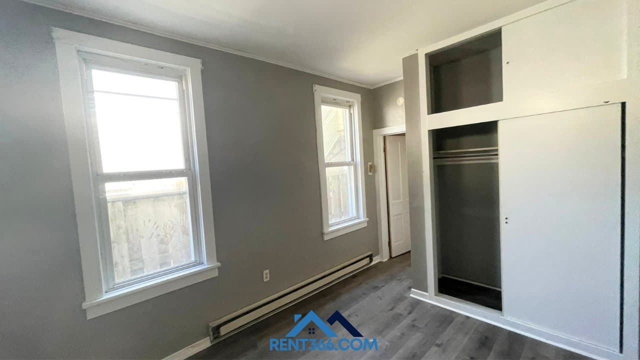 Ashland Apartment: 929 Centre St