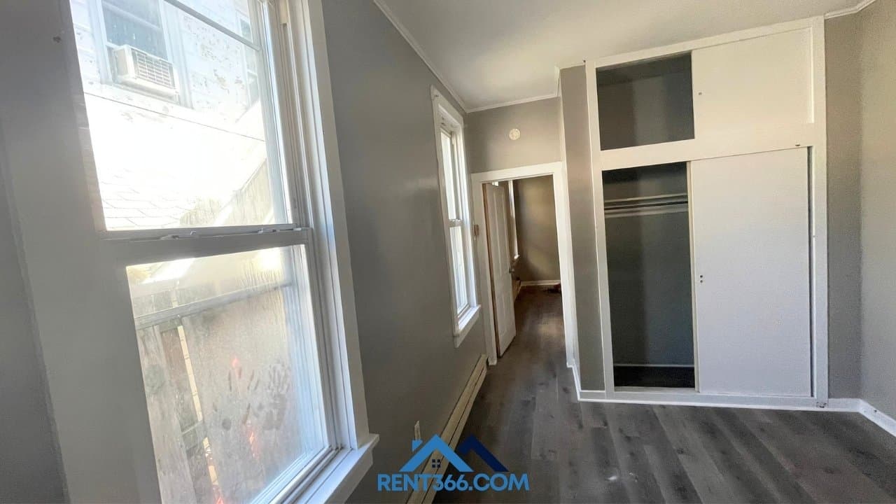 Ashland Apartment: 929 Centre St