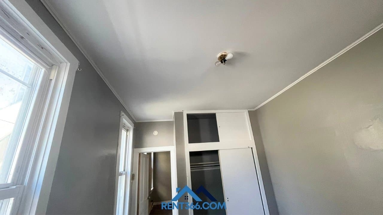 Ashland Apartment: 929 Centre St