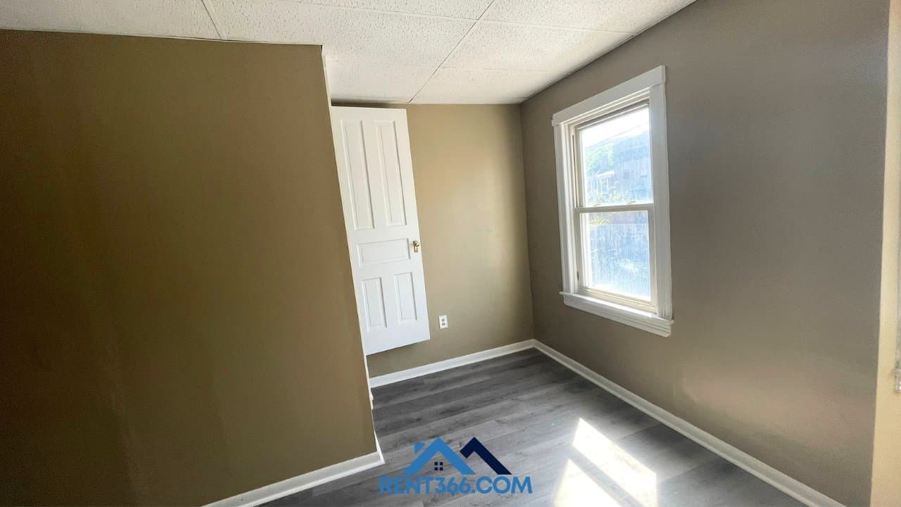 Ashland Condo: 929 Centre St, Ashland, PA