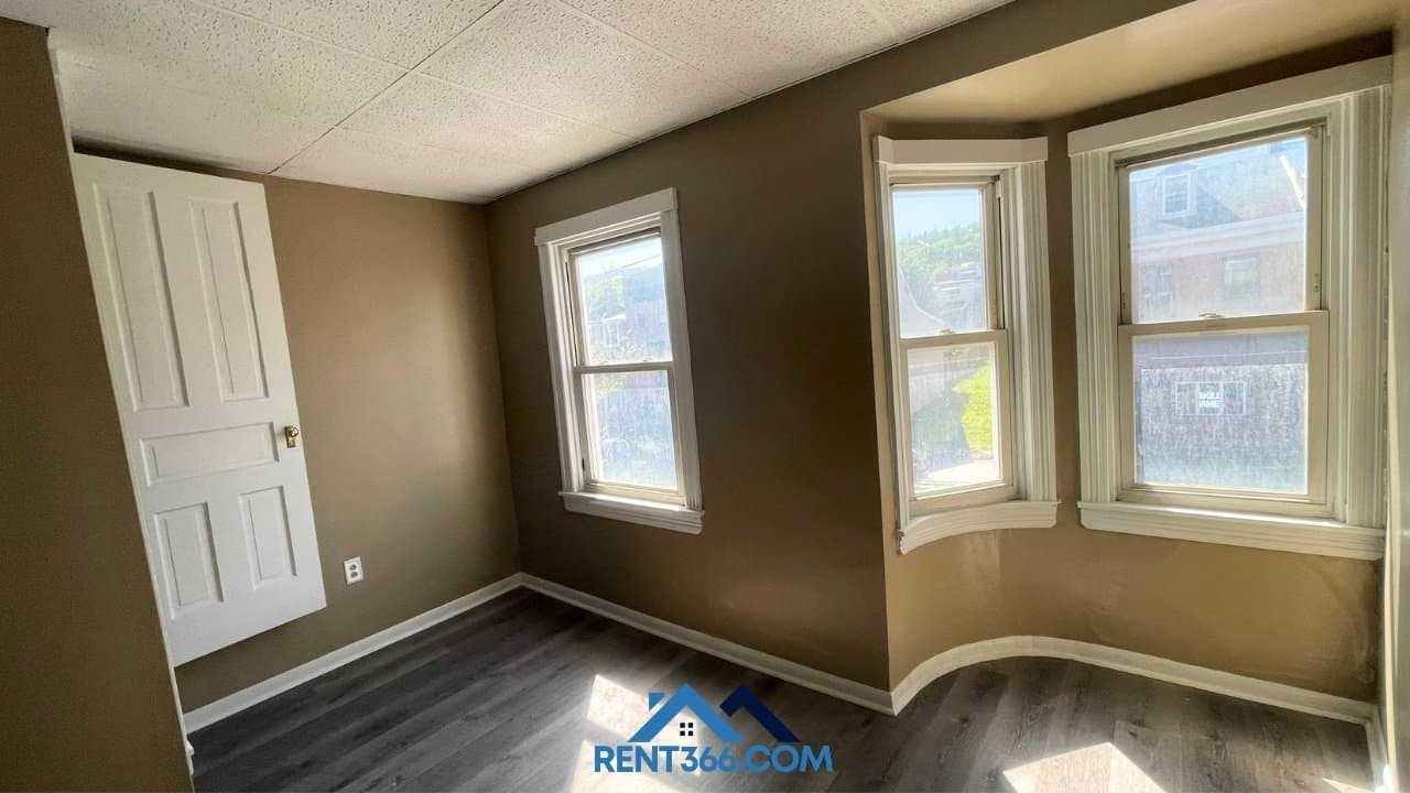 Ashland Condo: 929 Centre St, Ashland, PA