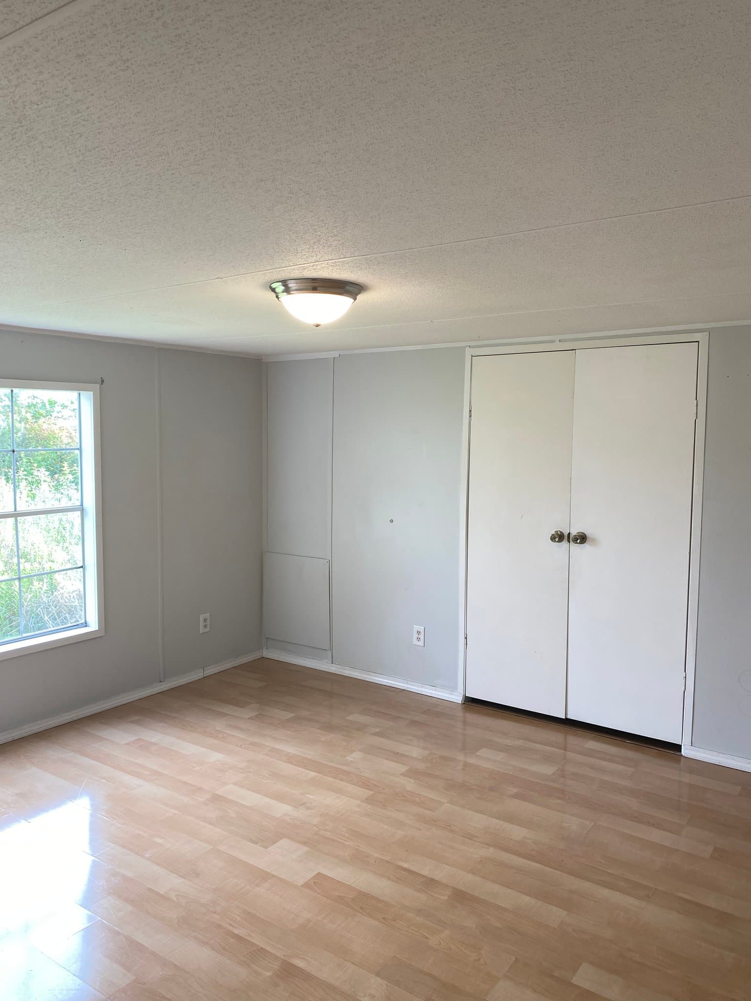 New iberia House: 5907 Cromwell Drive