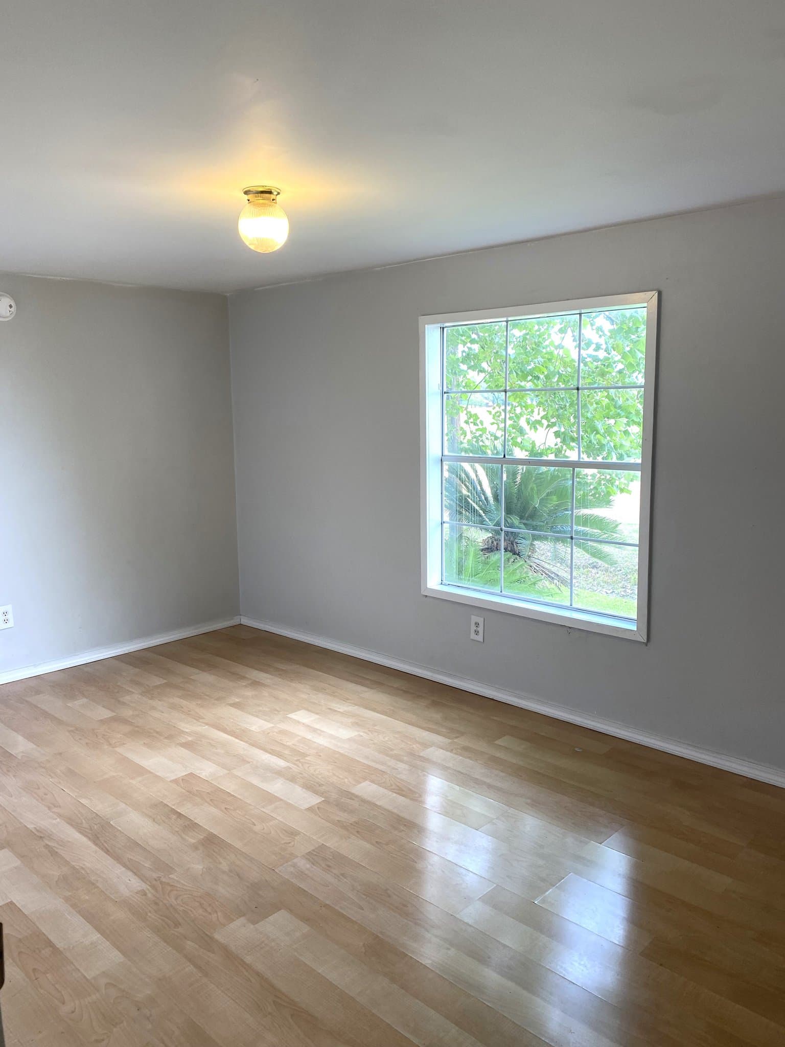 New iberia House: 5907 Cromwell Drive