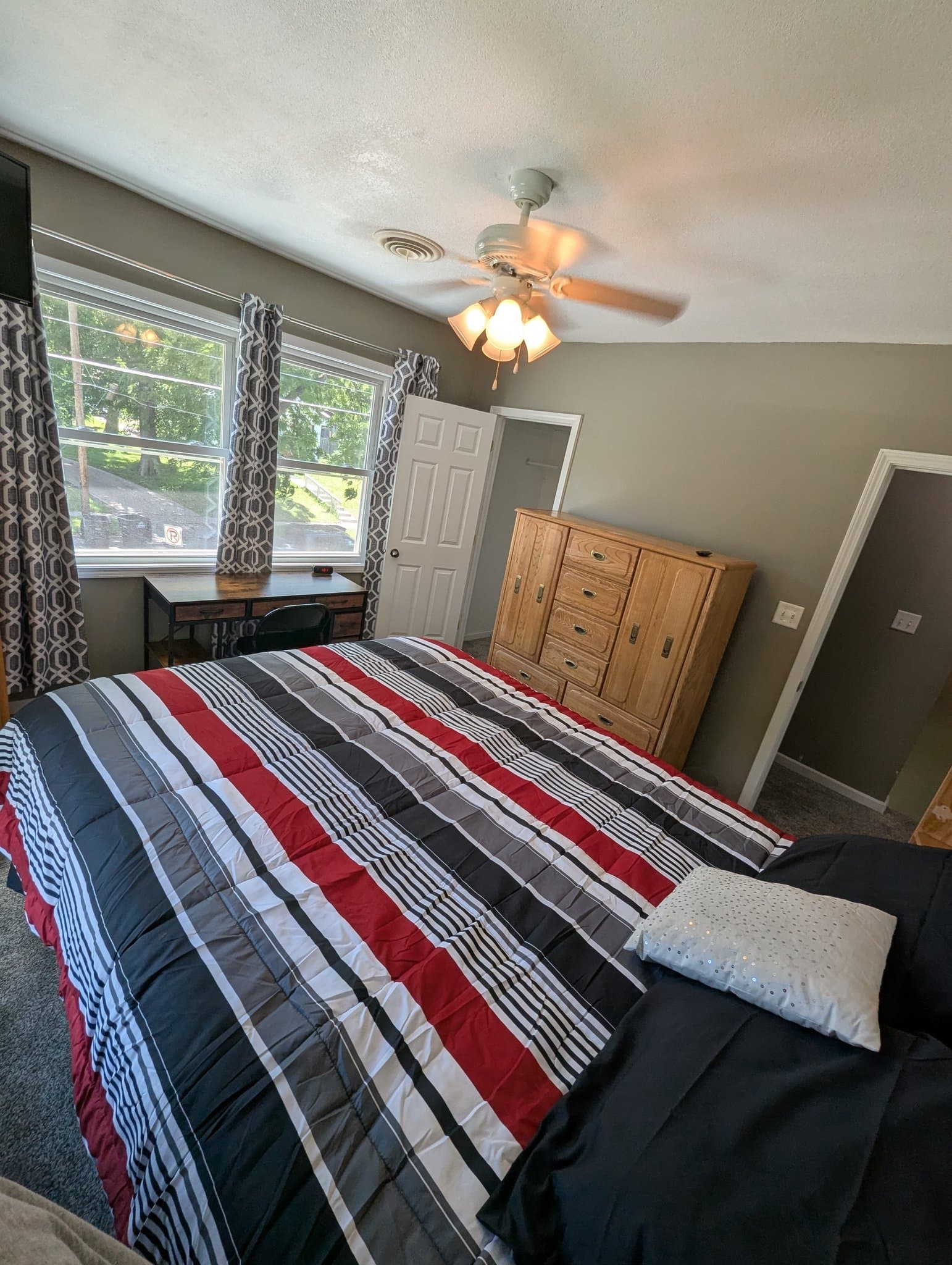 Des Moines Single Room: 1303 College Ave