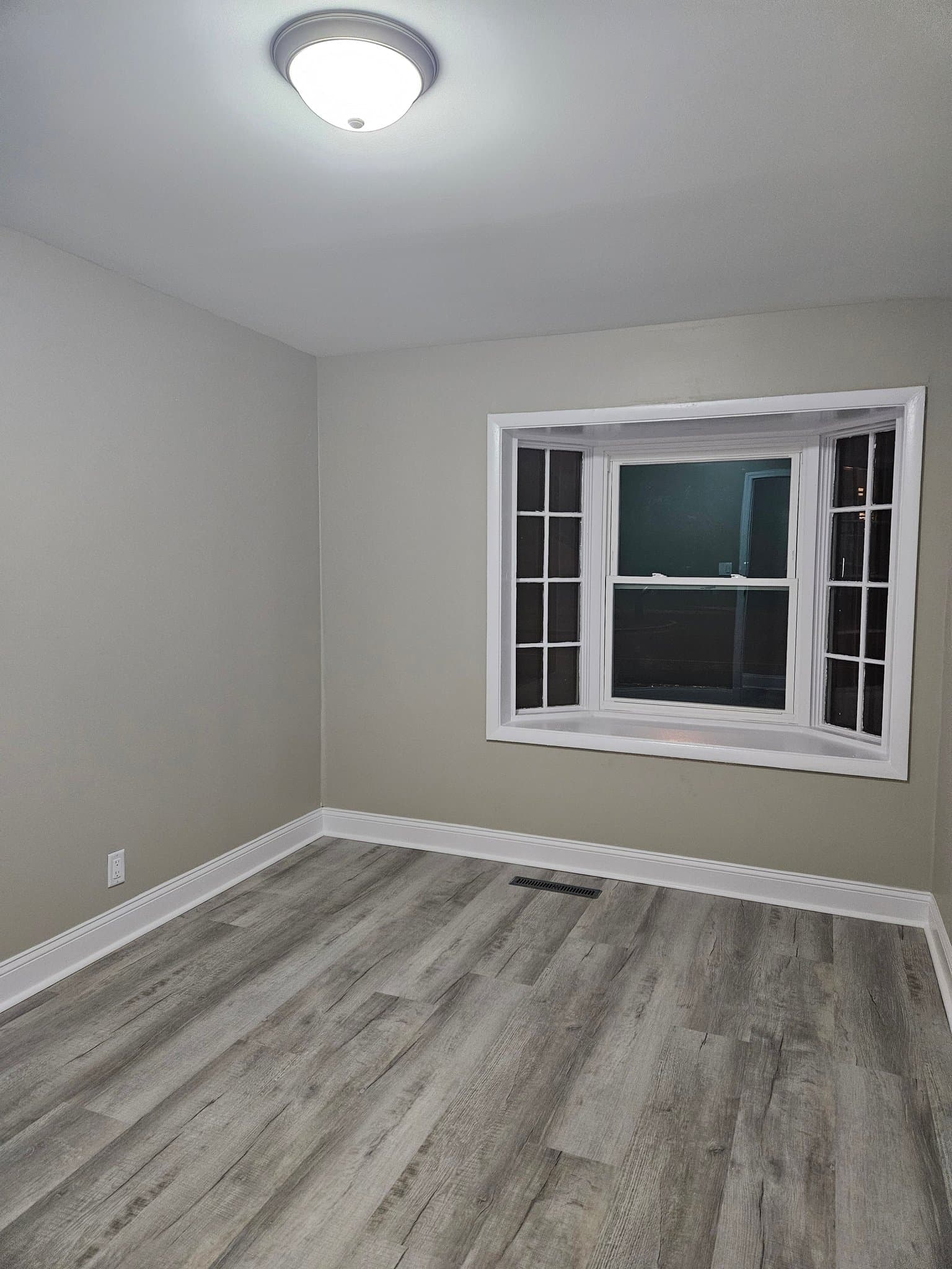 streamwood House: 1020 S Park Blvd