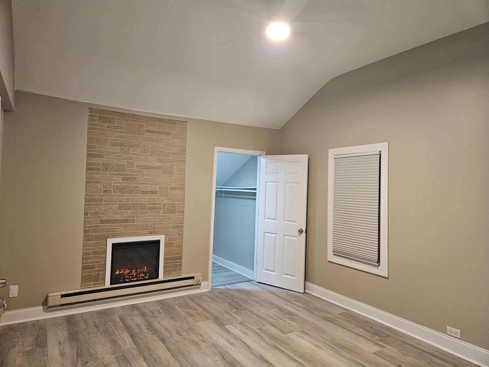 streamwood House: 1020 S Park Blvd