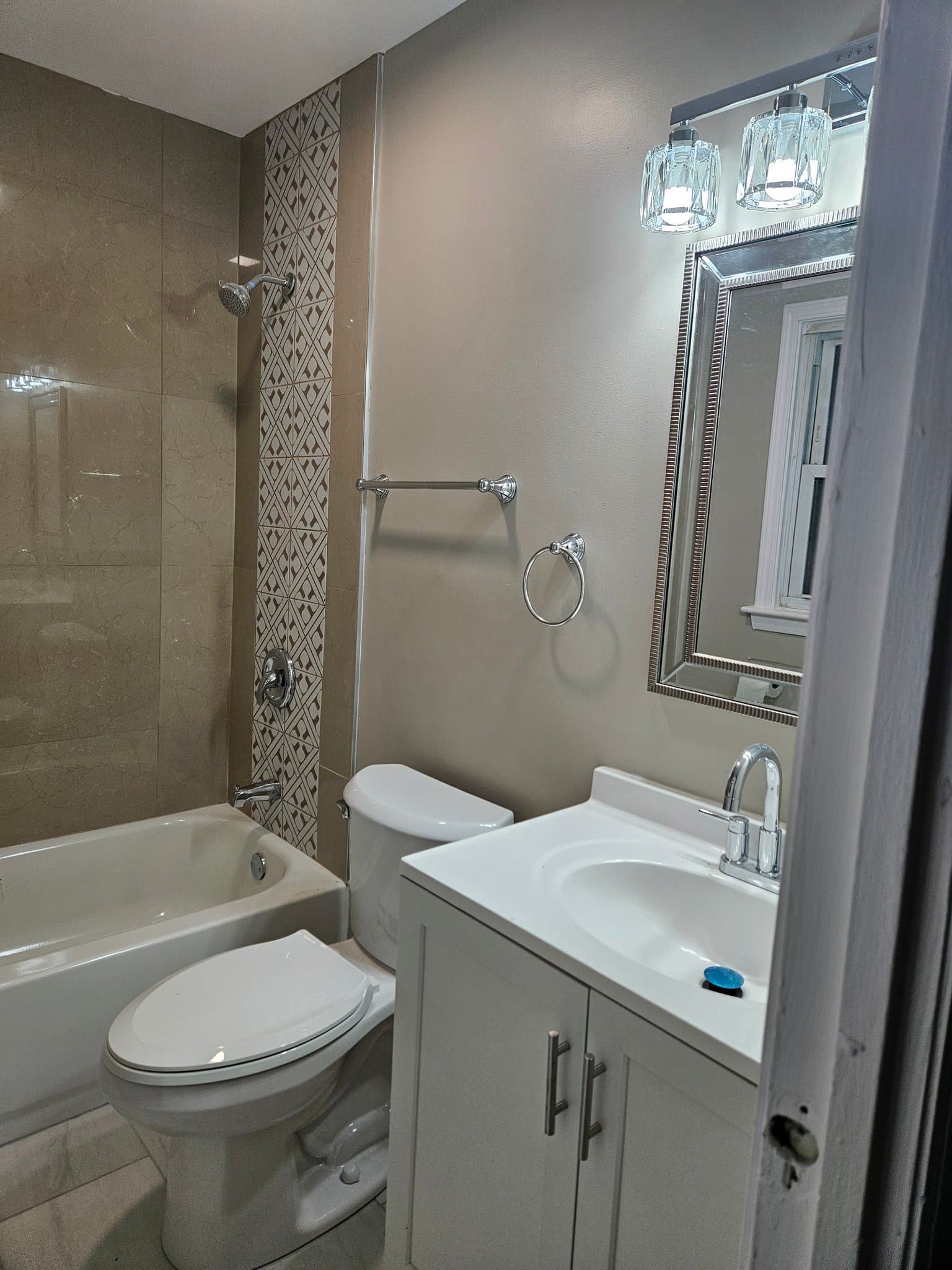 streamwood House: 1020 S Park Blvd