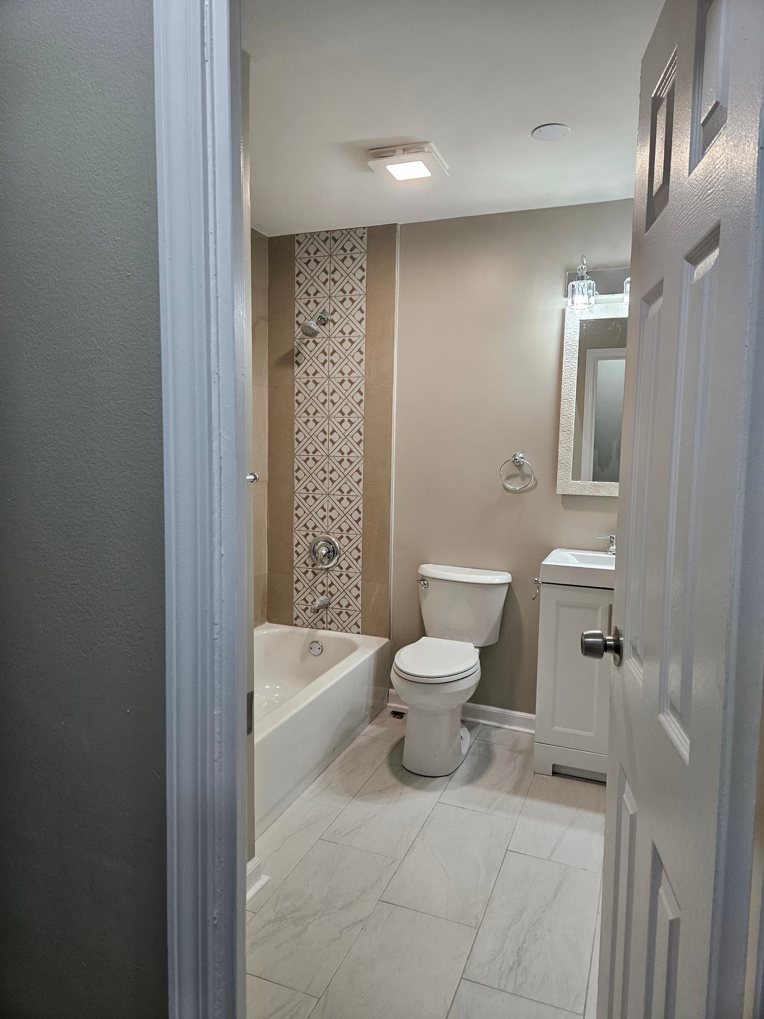 streamwood House: 1020 S Park Blvd
