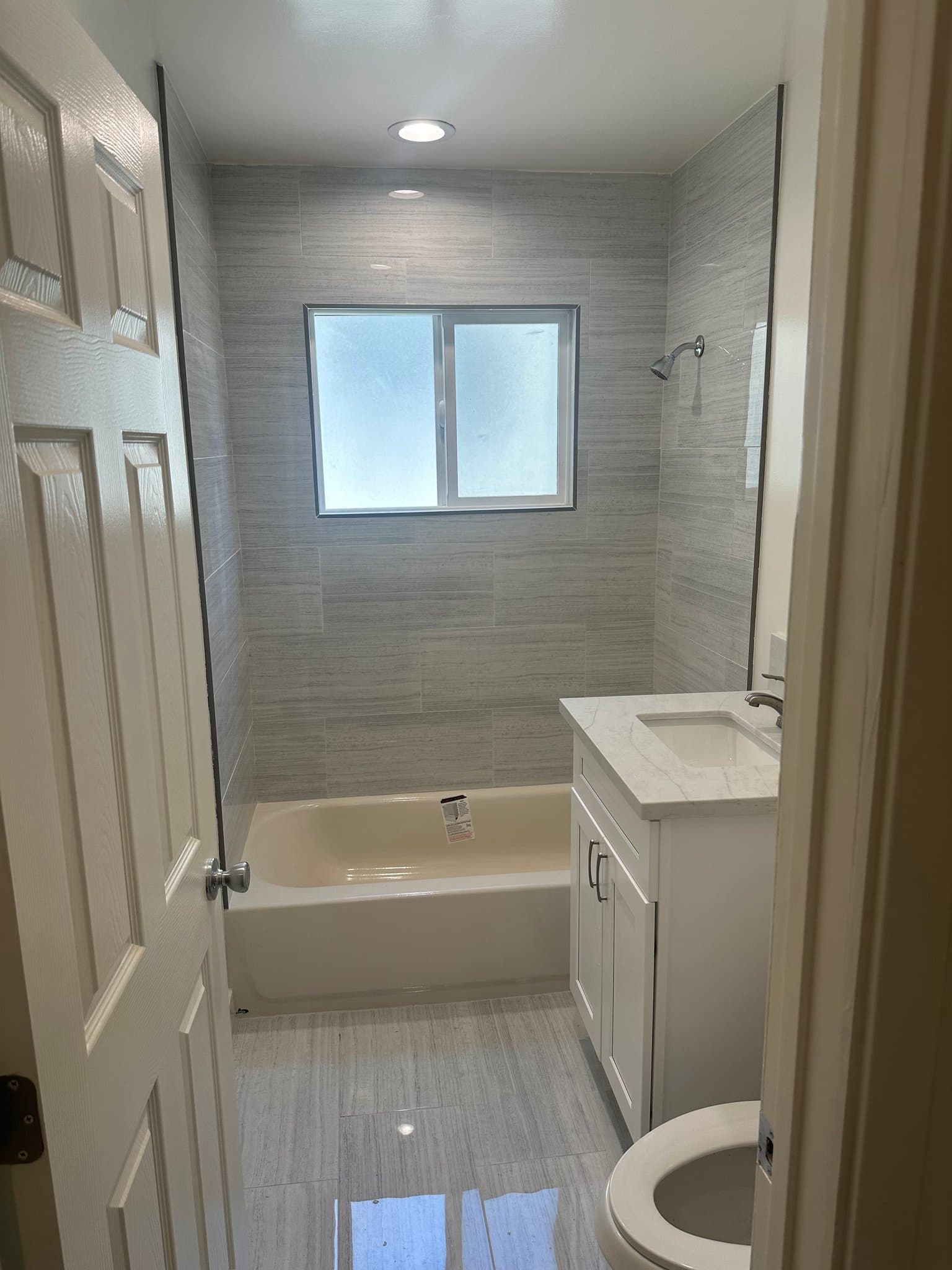 Los Angeles Apartment: 415 Loma Dr